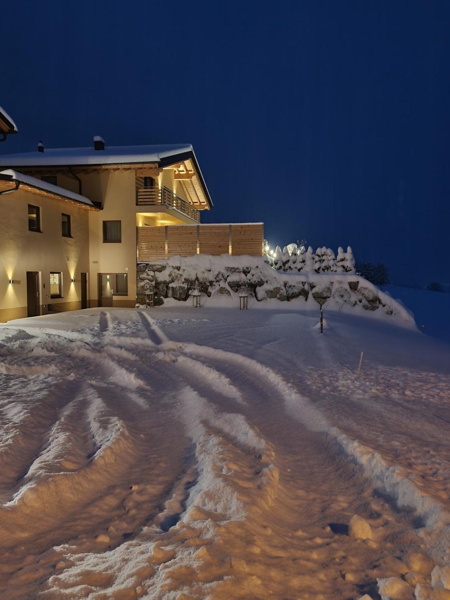 Haus Peter Falch เพทท์นอย อัม อาร์ลแบร์ก ภายนอก รูปภาพ